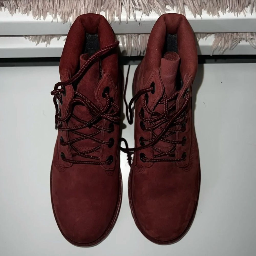 Perfect fall burgundy kids Timberland’s! 🍁🍁